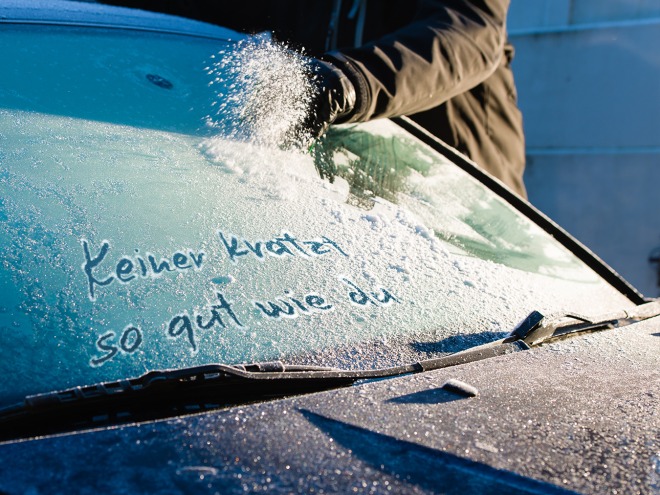 dfreeeze entfernt Eis und Schnee zuverlässig von Autoscheiben