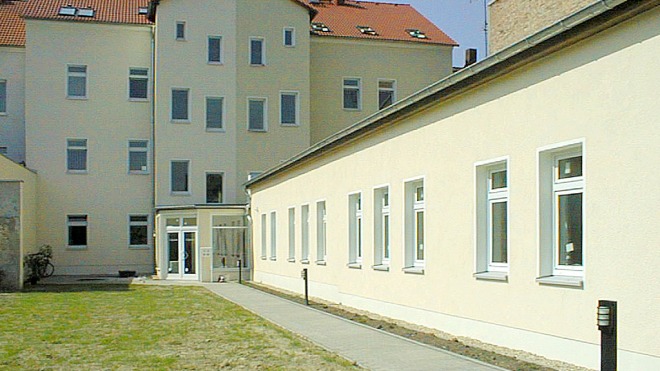 Blick auf das alte Fertigungsgebäude 1999 digades Fertigungsgebääude 1999