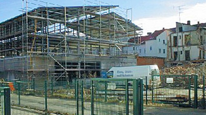 die digades Firmenzentrale in Zittau wurde 2001 erweitert Bau des digades Hauptgebäudes