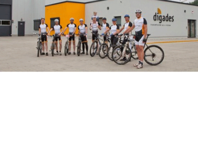 digades ist Hauptsponsor des digades Racing TEAM digades Racing TEAM vor dem digades Gebäude