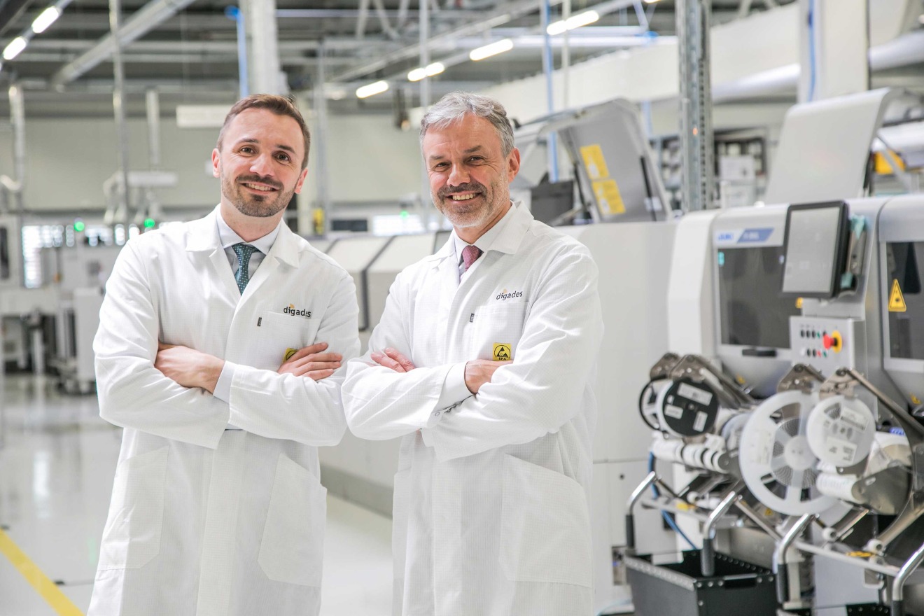 digades managing directors Sascha and Lutz Berger in the production with white coats